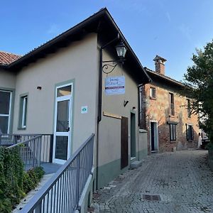 Hotel Locanda Della Rocca Di Camagna Camagna Monferrato Exterior photo