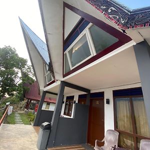 Vandu'S View Guest House & Restaurant Tuk Tuk Exterior photo