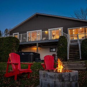 Front Lake Hot Tub With Sunset Ski And Slide 8P Saint-Damien Exterior photo