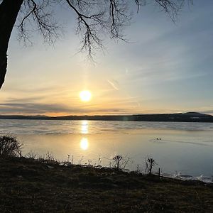 Apartamento Au P'Tit Cocon Sur Le Lac Magog Exterior photo