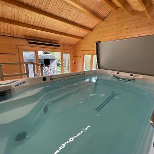 Peaceful Entire Property With Luxury Jacuzzi Pool Southend-on-Sea Exterior photo