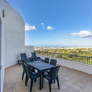 Apartamento Beautiful Pent With Terrace & Spectacular Views By 360 Estates Luqa Exterior photo