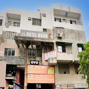 Oyo Hotel Moon Rajkot Exterior photo