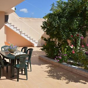 Apartamento Kiki'S 3Bd Apt. With Citrus Garden & Bbq Gastuni Exterior photo