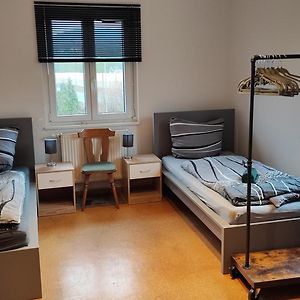 Monteurwohnung "Bora" Bis 10 Personen Mit 4 Gratis Parkplaetzen Und Wlan Und Grill Veitshöchheim Exterior photo