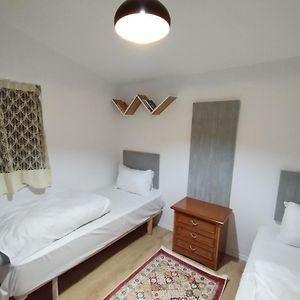 2 Single Bedroom Tirana Exterior photo