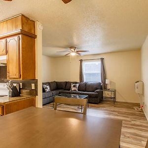 A Bedroom In Close Proximity To Fort Sill Lawton Exterior photo