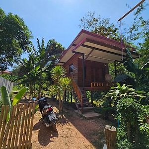Easy Life Country House Bed and Breakfast Ko Lanta Exterior photo