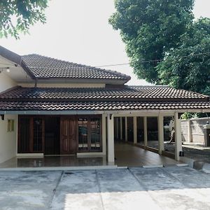 555 Nangka Guest House Yakarta Exterior photo