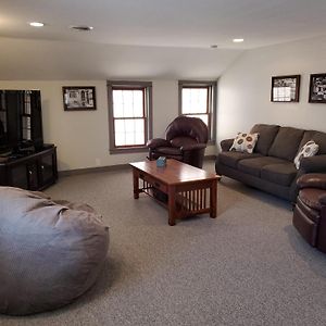 Apartamento Spacious, Pet Friendly, In The Heart Of Downtown New Glarus Exterior photo