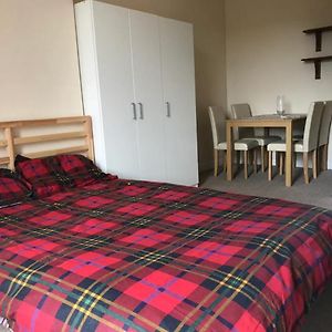 Cosy, Large Double Room In A Shared Flat Edimburgo Exterior photo