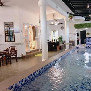Comfortable Private Swimming Pool Homestay Melaka 20 Pax 5R3B Exterior photo