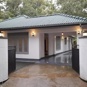 Villa 3A'S Hikkaduwa Exterior photo