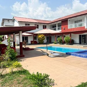 Beautiful Villa With Swimming Pool In Assinie Exterior photo