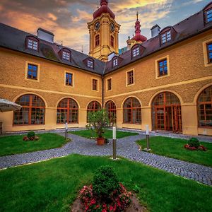 Hotel Klášter Hejnice, vzdělávací, konferenční a poutní dům Exterior photo