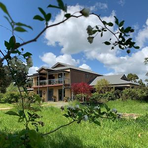 Apartamento Gypsy Creek Winery Labertouche Exterior photo