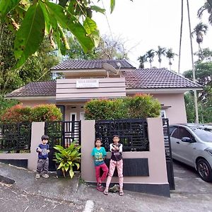 Vila Anggur Pintukabun Villa Bukittinggi Exterior photo