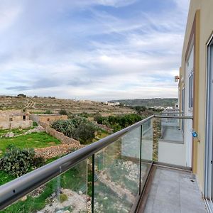 Lovely 3Br Apt With Private Balcony & Views In Mgarr By 360 Estates Exterior photo