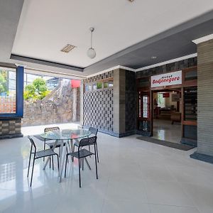 Hotel Reddoorz Near Bojonegoro Train Station Exterior photo