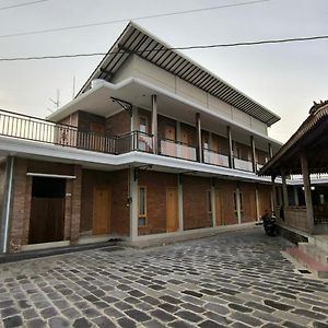 Nez'S Guesthouse Syariah Magelang Exterior photo