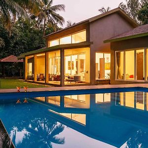 Stayvista'S Vaana - Lakeside Villa With Pool, Turf, Lawn & Gazebo Pālghar Exterior photo