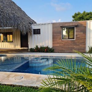 Primera Casa De Contenedores En Monterrico. Villa Exterior photo