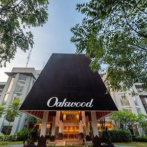 Oakwood Hotel & Apartments Taman Mini Yakarta Exterior photo