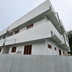 Zeal Homes And Apartments Koothattukulam Kuttāttukulam Exterior photo