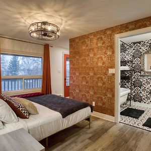 Rustic Elegant Stays In Niagara Benchlands Beamsville Exterior photo