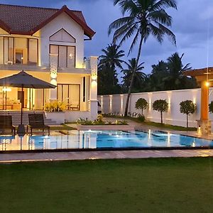 Aryan Beach Villa Wadduwa Exterior photo