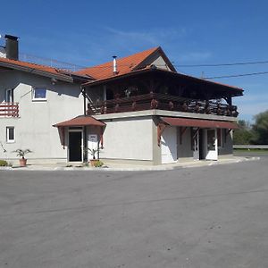 Guesthouse Kod Mosta Karlovac Exterior photo