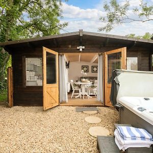 Hazel - Connect To The Nature In The Hot Tub Villa Blandford Forum Exterior photo