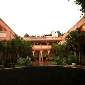 Hotel Mango Hill La Serene Puducherry Pūrnānkuppam Exterior photo