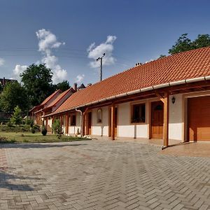 Hotel Nyitott Kapu Vendégház Felsőtárkány Exterior photo