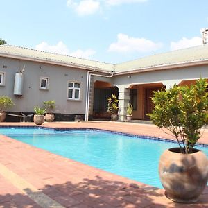 Malabi Exclusive Lodges Lilongüe Exterior photo
