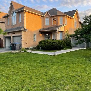 Sweet Home With Beautiful Ambiance 2 Bedroom Brampton Exterior photo