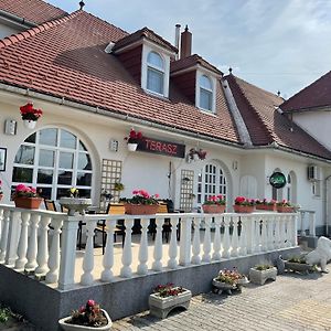 SunGarden Vendégház, Étterem, Bár Bed and Breakfast Sajoszoged Exterior photo