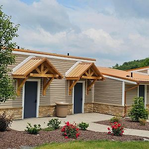 The Lodge At Chalk Hill Exterior photo