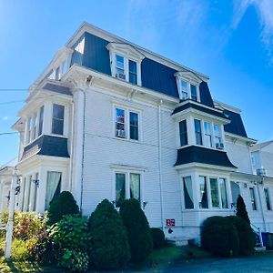 Hotel Le Chateau Du Lac Magog Exterior photo