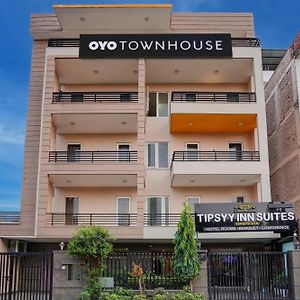 Townhouse Sector Near Bestech Central Square Mall Gurgaon Exterior photo