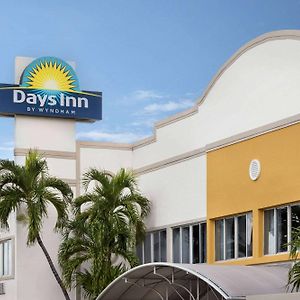 Days Inn By Wyndham Miami Airport North Exterior photo