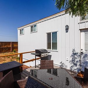 Convient Tiny Home Private Deck Apple Valley Exterior photo