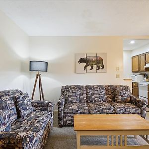 Cedarbrook Two Queen Bed Standard Hotel Room With Outdoor Heated Pool 102 Killington Exterior photo