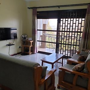 3-Bedroom Mbarara Apartment With Optional Farm Tour Exterior photo