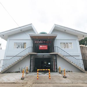 RedDoorz near De La Salle Dasmarinas Cavite Exterior photo