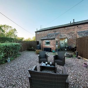 The Old Mill Barn With Hot Tub And Private Pool Villa Wirral Exterior photo
