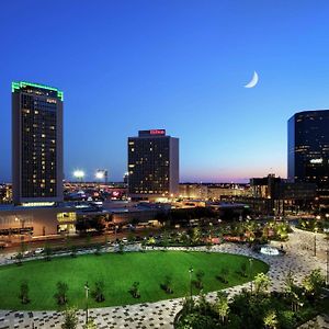 Hotel Hilton St. Louis At The Ballpark Exterior photo