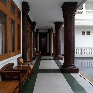 Hotel Puri Saras Bintaro Syariah Mitra Reddoorz Jurangmanggu Exterior photo