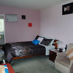 Purple-Der House Accommodation Christchurch Exterior photo
