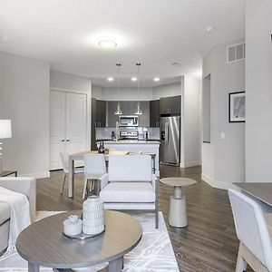 Landing Modern Apartment With Amazing Amenities Fort Worth Exterior photo